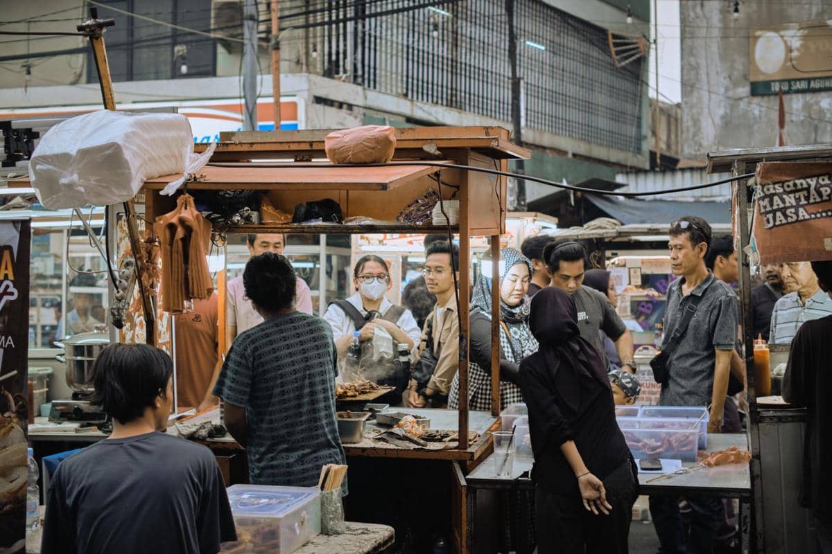 4 Stasiun KRL di Jakarta yang Punya Banyak Jajanan Murah