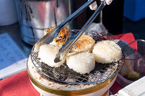 ilustrasi yaki onigiri