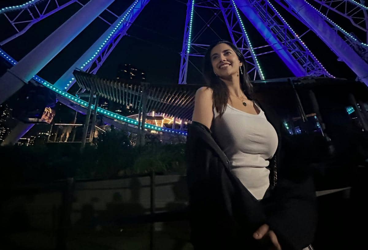 8 Foto Meenakshi Chaudhary Liburan di Chicago, Main ke Millennium Park