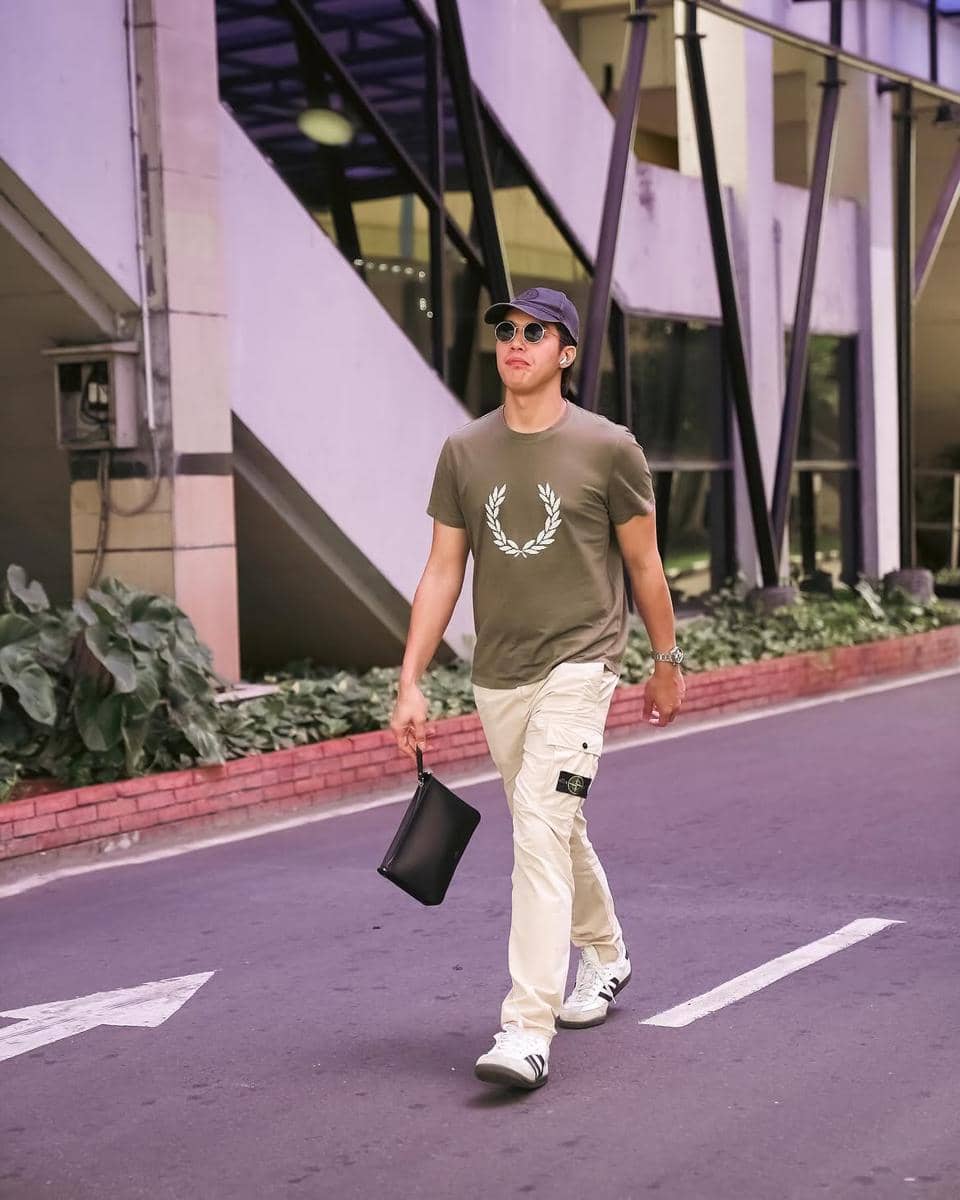 daily outfit El Rumi yang cocok buat pecinta gaya minimalis