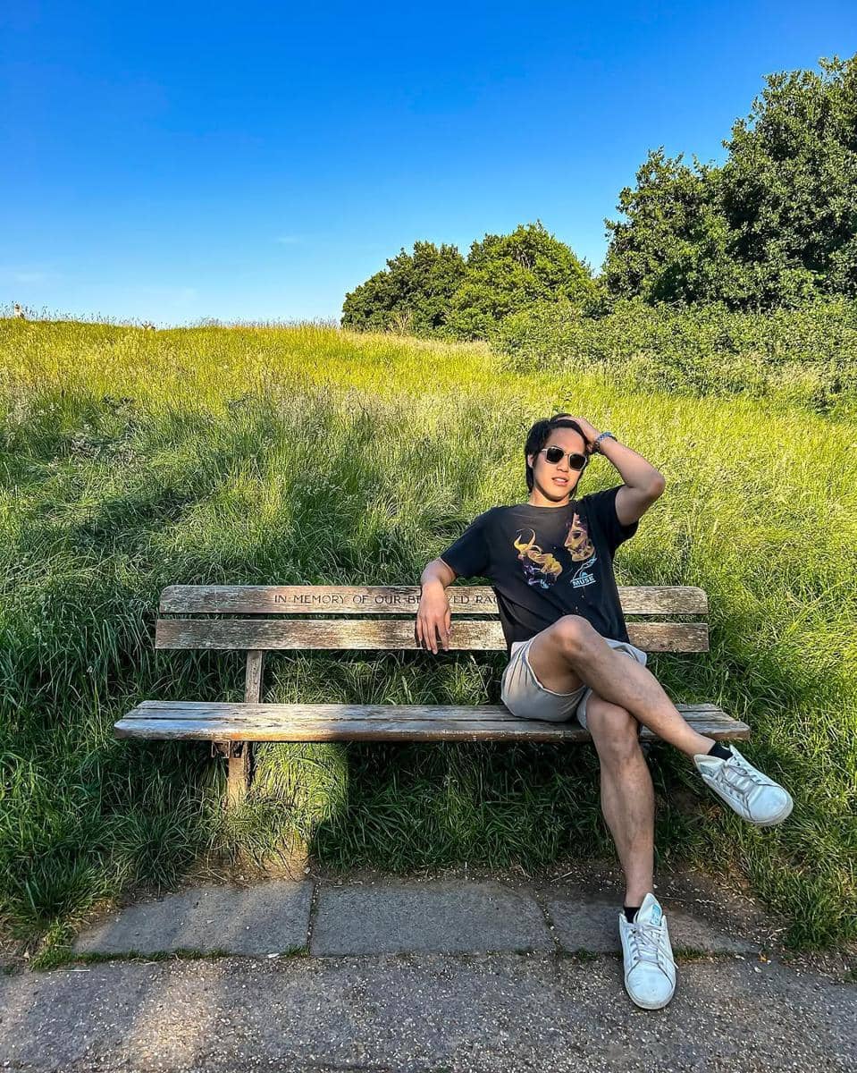 daily outfit El Rumi yang cocok buat pecinta gaya minimalis