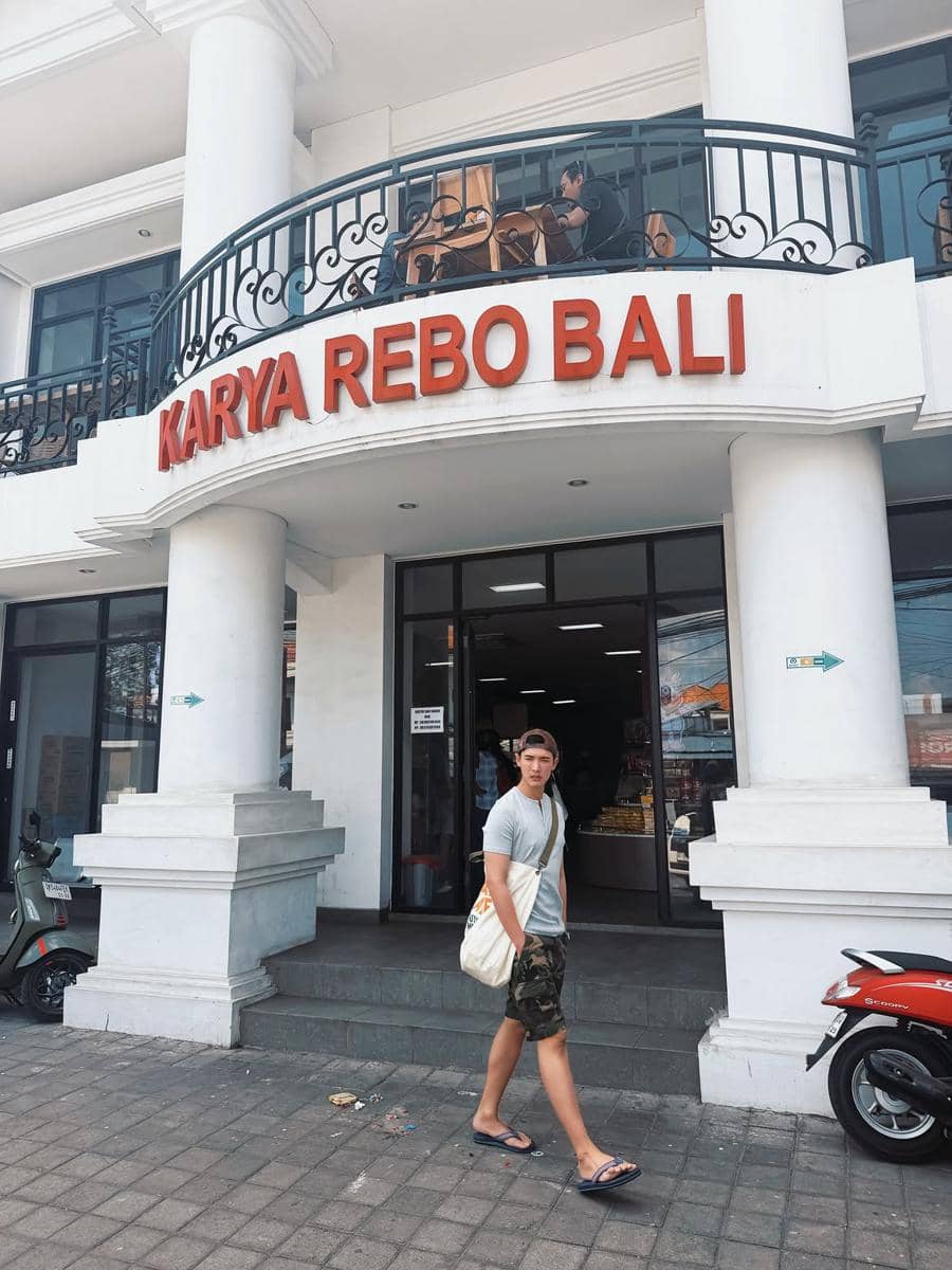 potret Plustor Patnithi liburan di Bali