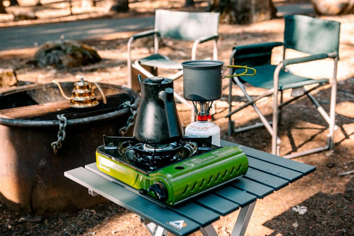 Kompor dan peralatan masak camping
