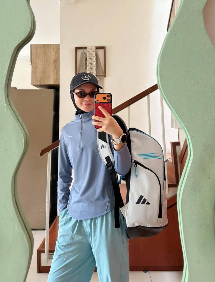 referensi outfit olahraga hijab ala Tantri Namirah 