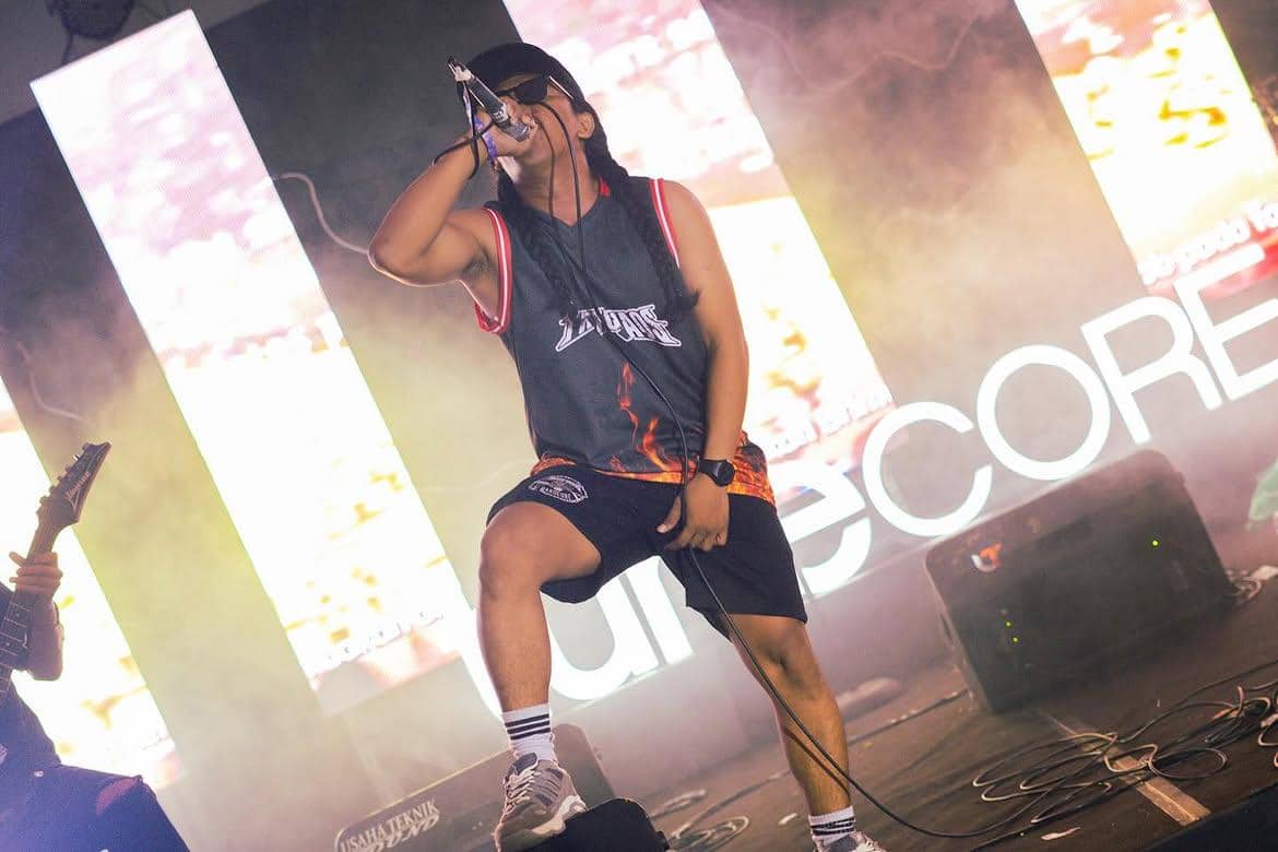 Band hardcore asal Takalar, Party Chaos, saat tampil di Prolog Fest 2024.