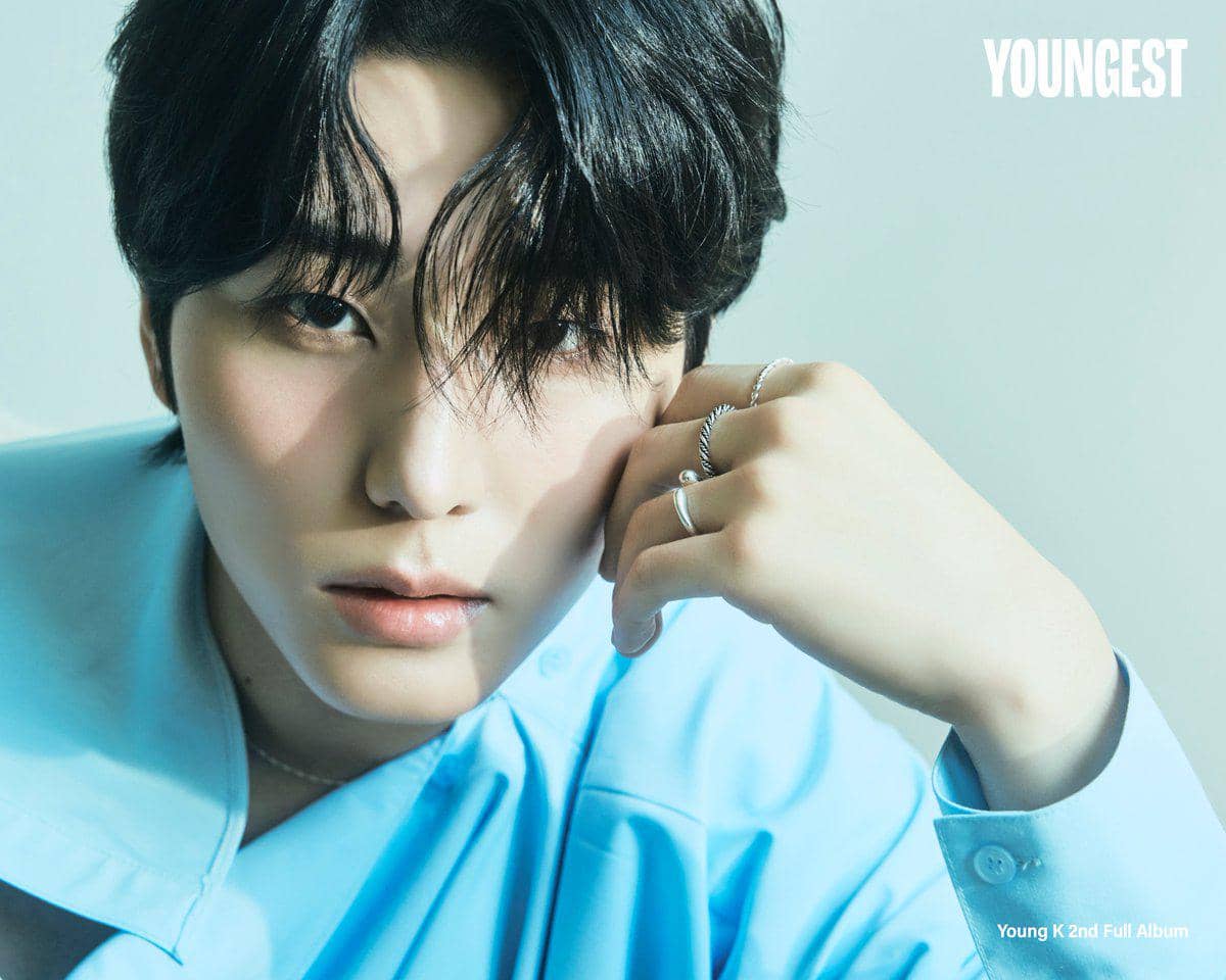 Potret Young K dalam unggahan akun resmi @day6official di platform X, dengan fokus pada wajah dan penampilannya.