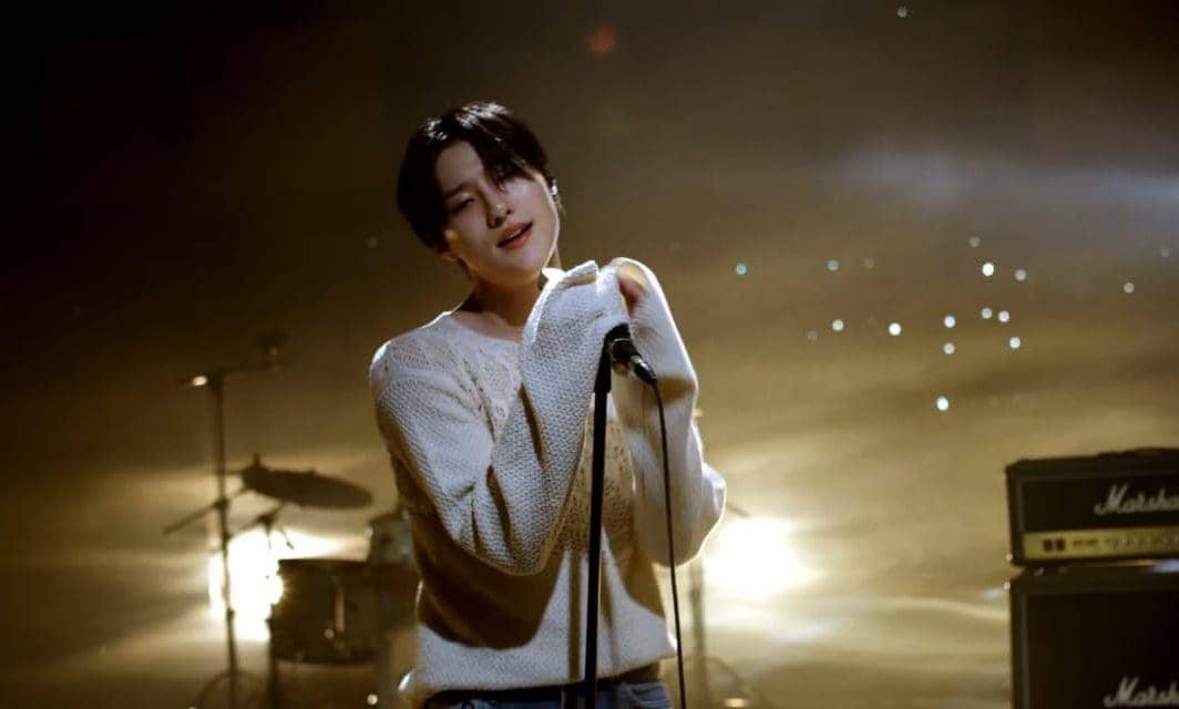 Cuplikan Live Clip "Drowning" dari WOODZ 