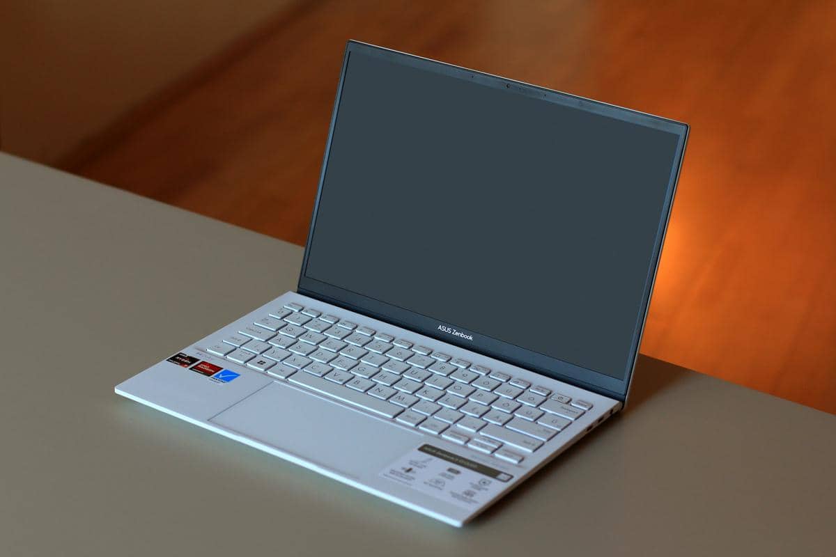 ilustrasi laptop