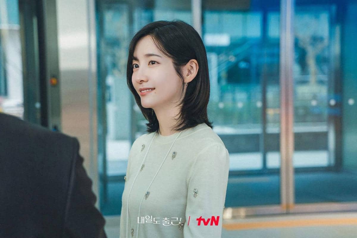 Cuplikan drama Korea See You at Work Tomorrow