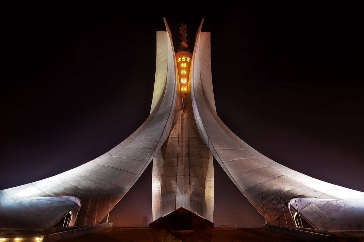 Maqam Echahid (Monumen Para Martir) di Aljir, Aljazair.