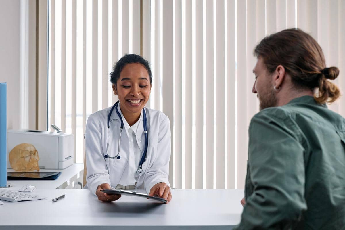 4 Tips Lancar Berkomunikasi saat Konsultasi dengan Dokter