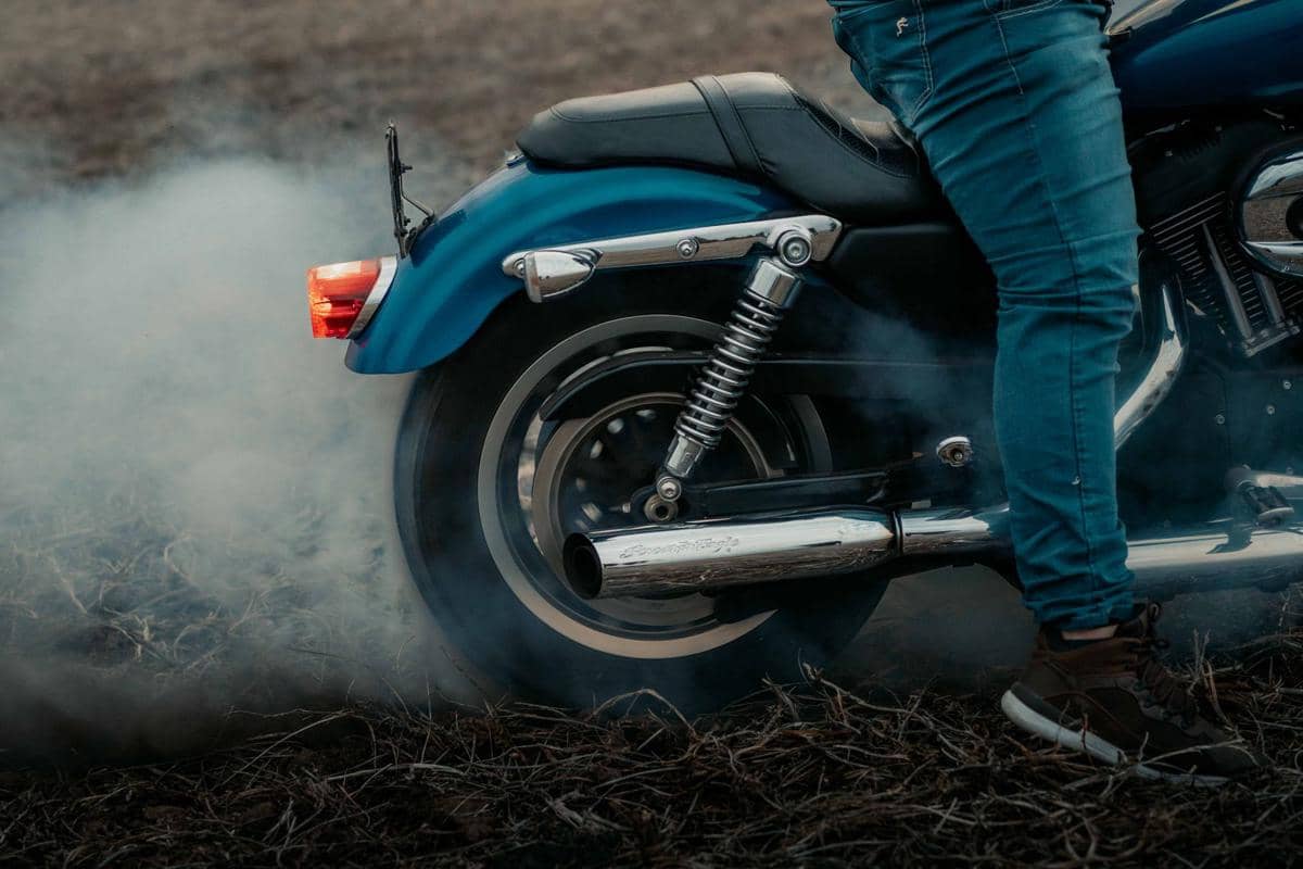Ini Alasan Knalpot Motor Ngebul Habis Ganti Oli, Jangan Remehkan Gejalanya