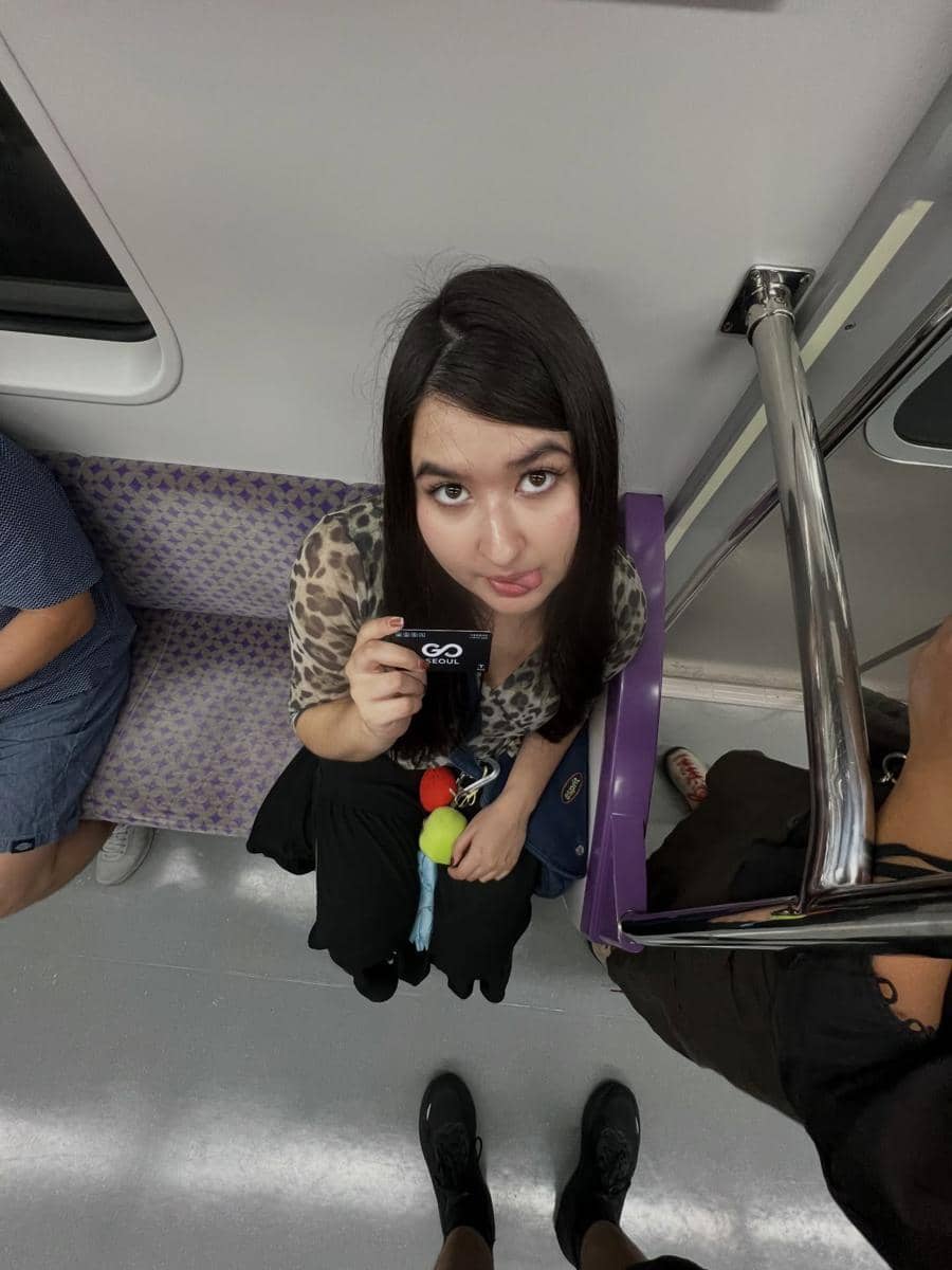 Stephanie Poetri jalan-jalan di Kota Seoul bareng kakak