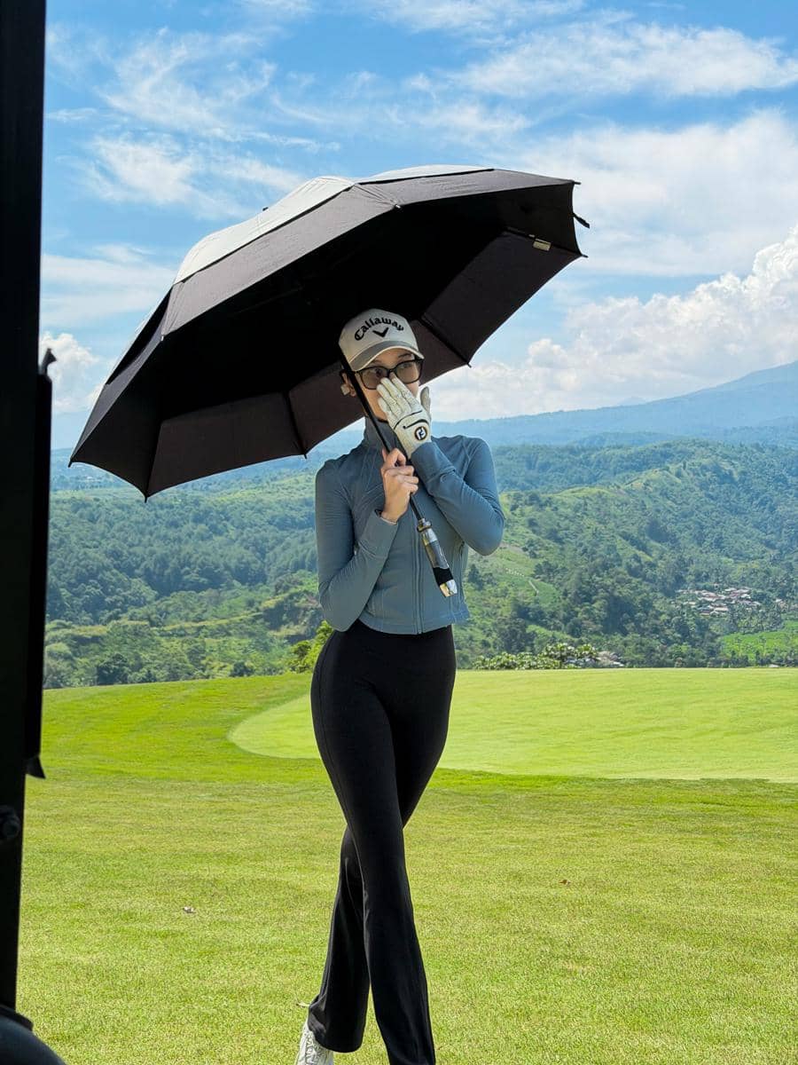 Anya Geraldine main golf di Sukabumi