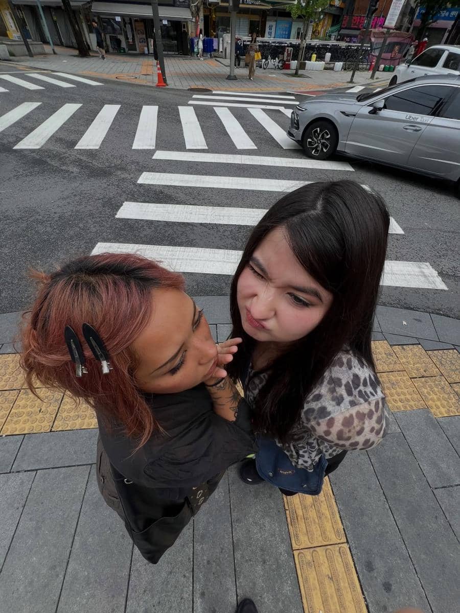 Stephanie Poetri jalan-jalan di Kota Seoul bareng kakak