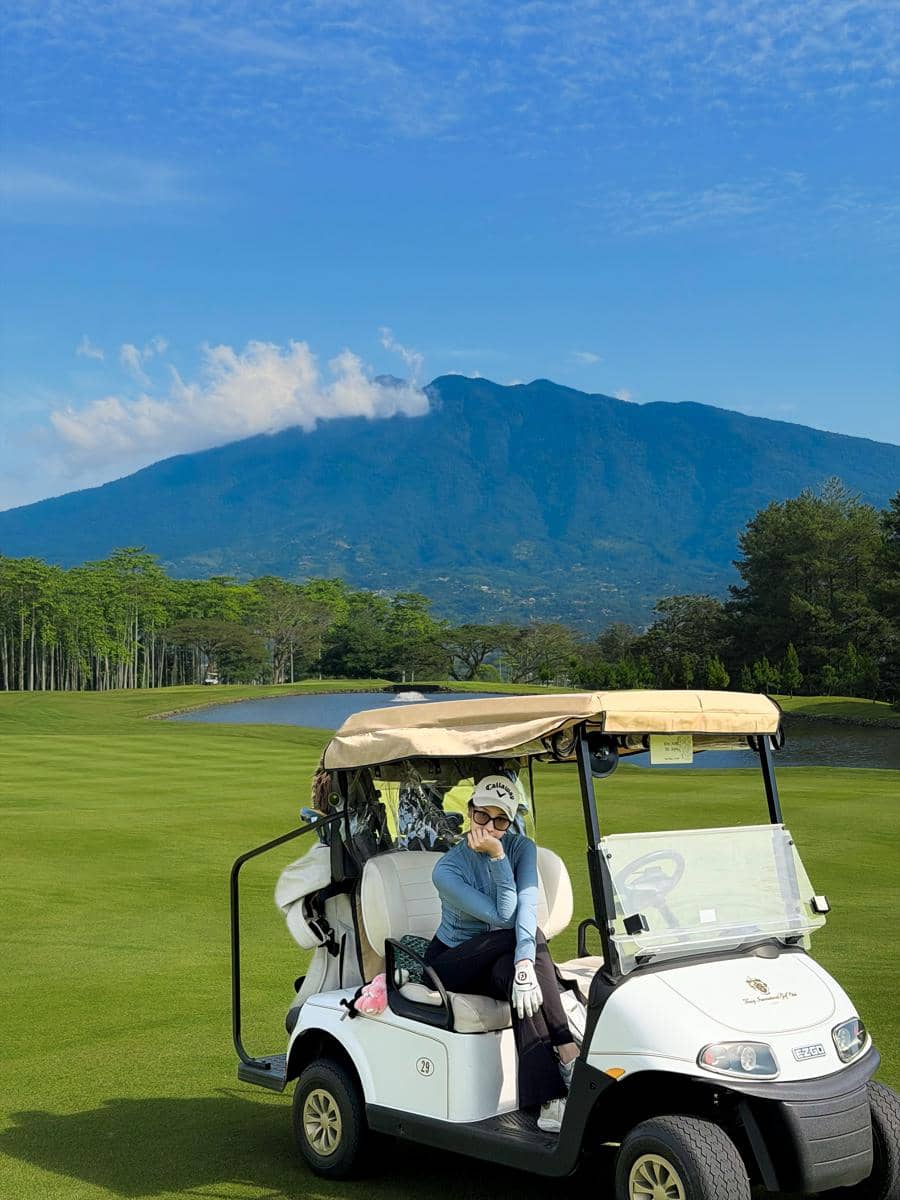 Anya Geraldine main golf di Sukabumi