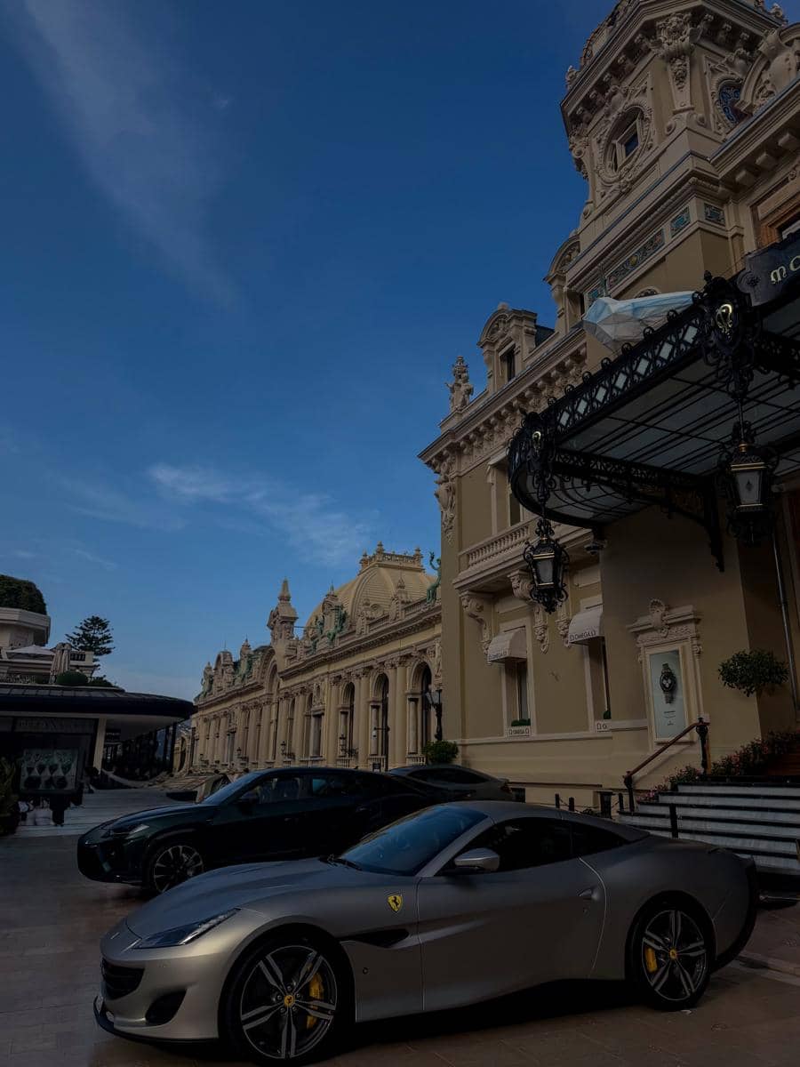 Jennifer Coppen jalan-jalan di Kota Monte Carlo