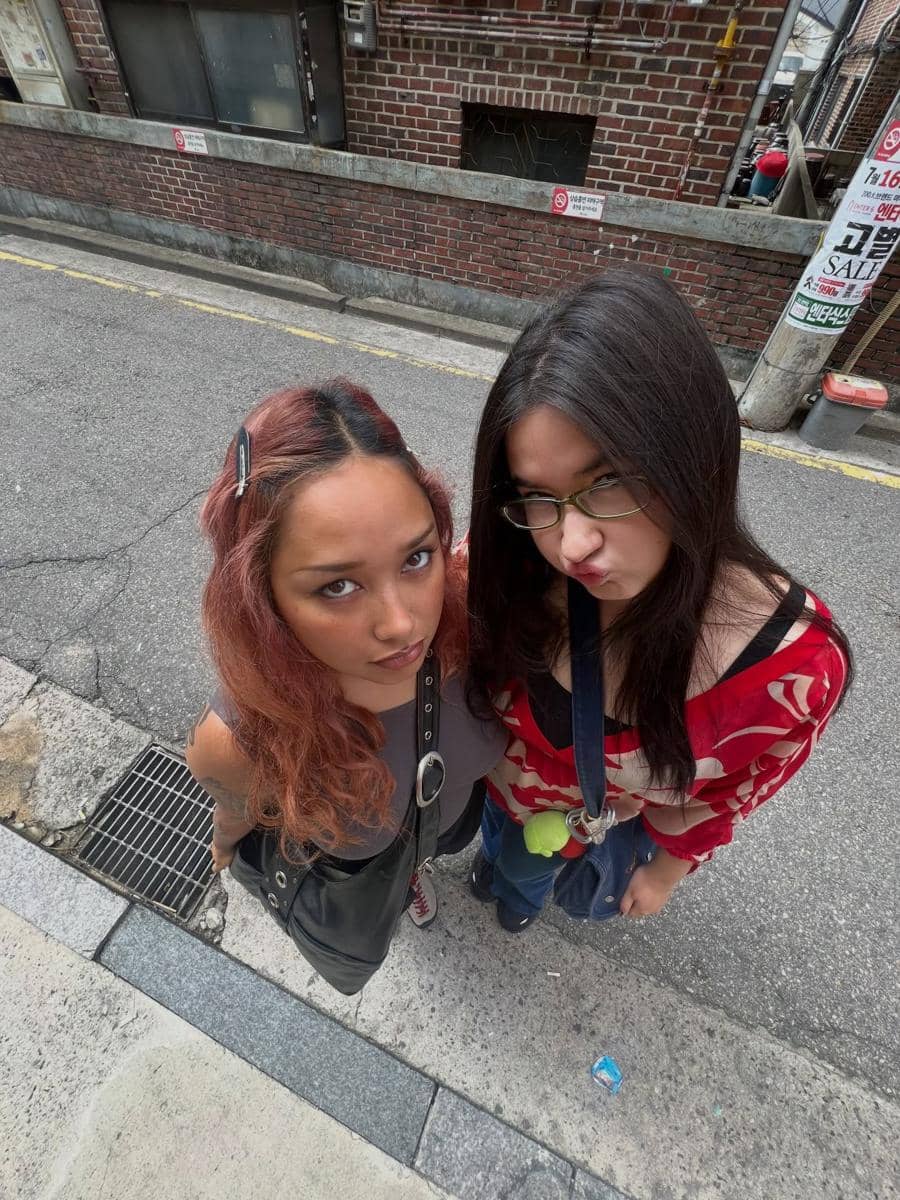 Stephanie Poetri jalan-jalan di Kota Seoul bareng kakak