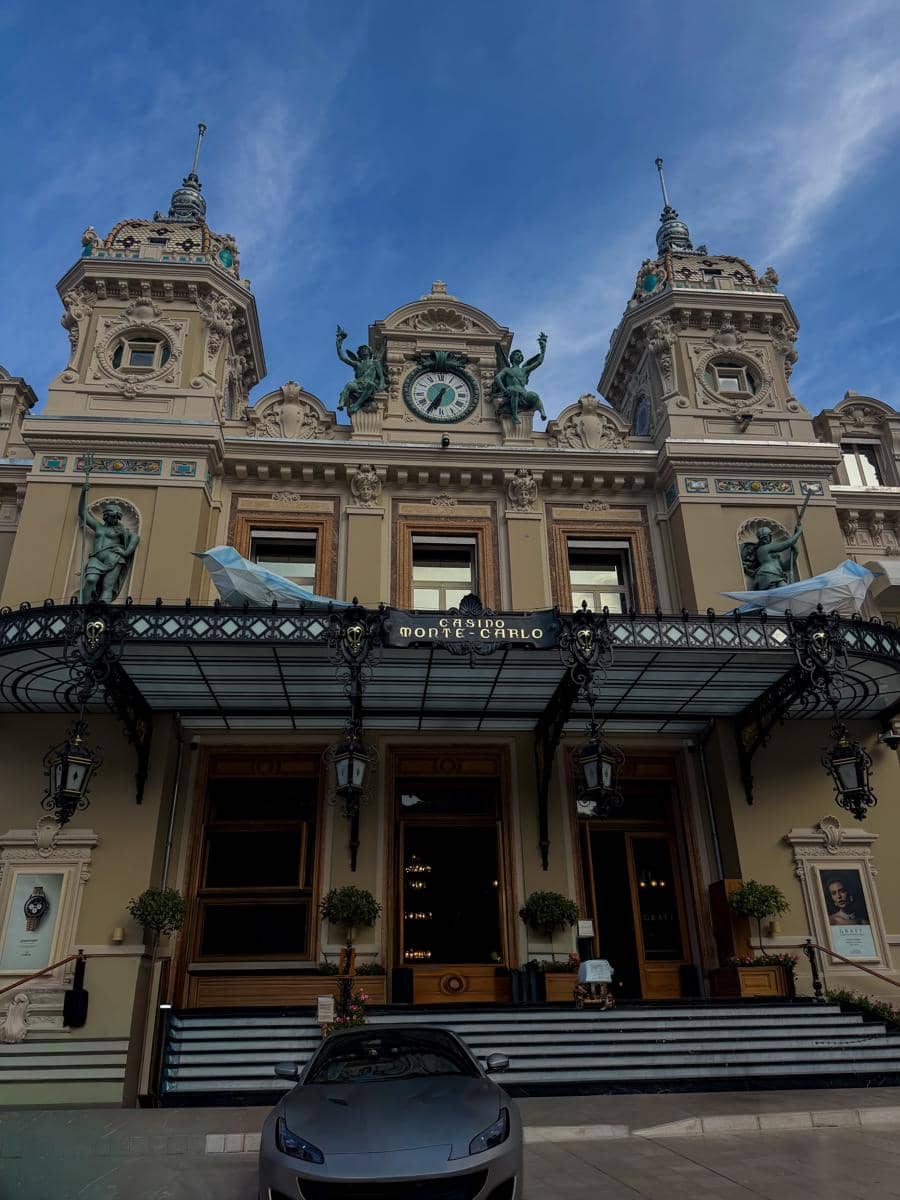 Jennifer Coppen jalan-jalan di Kota Monte Carlo