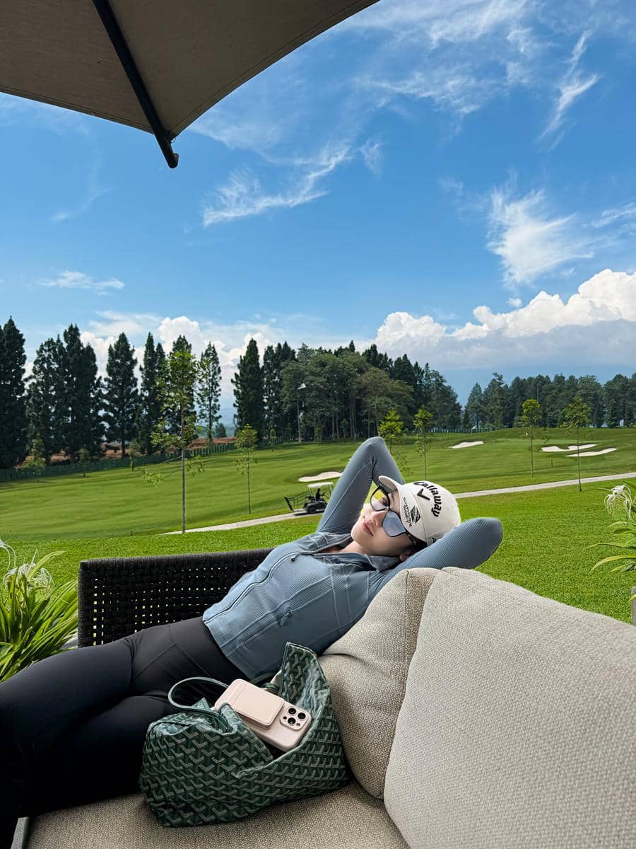 Anya Geraldine main golf di Sukabumi