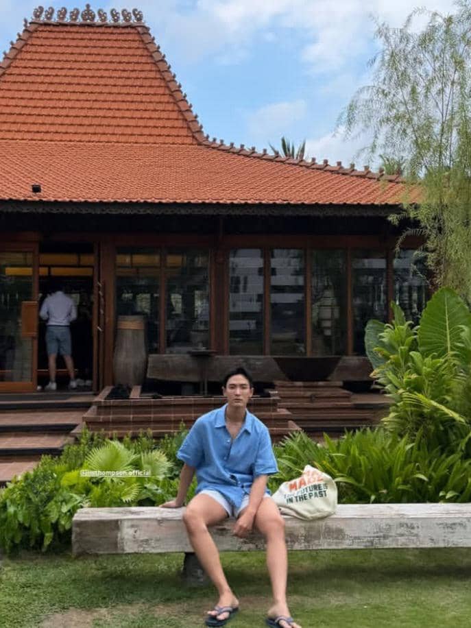 potret Plustor Patnithi liburan di Bali