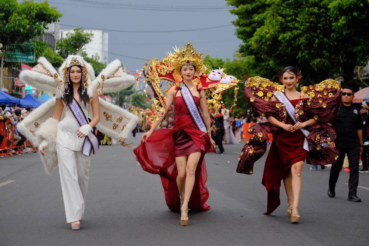 potret Puteri Indonesia di hari ketiga Jember Fashion Carnaval 2026