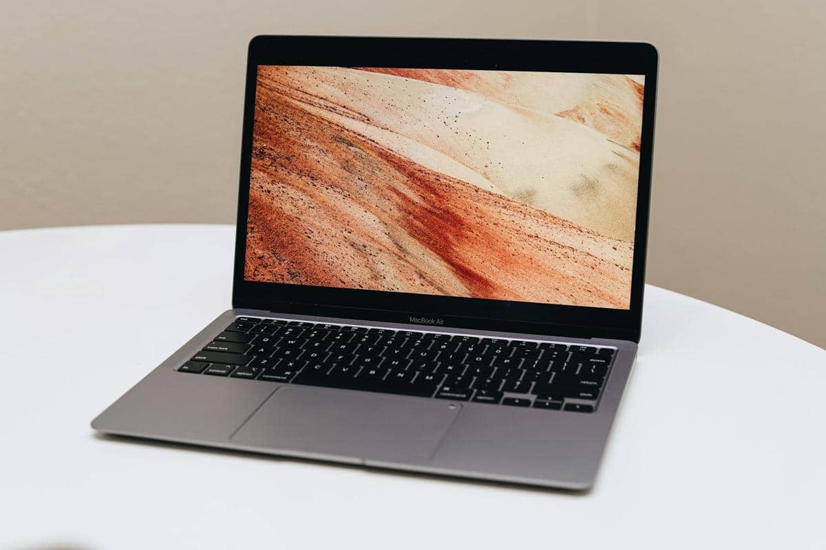 ilustrasi laptop