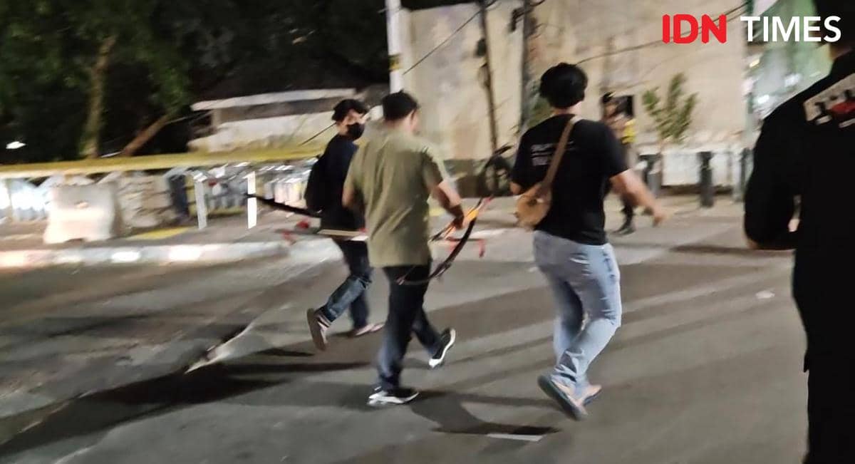 Jalan Tambak Menteng Memanas, Massa Bawa Panah!