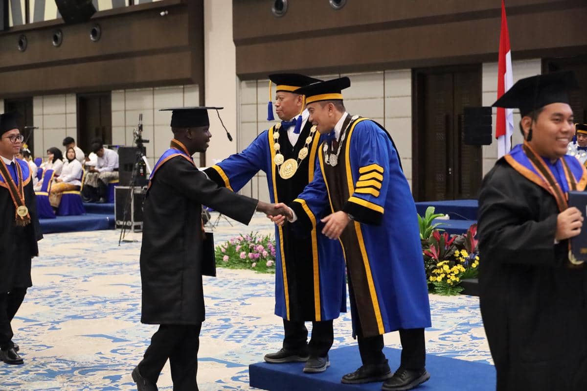 undip, wisuda