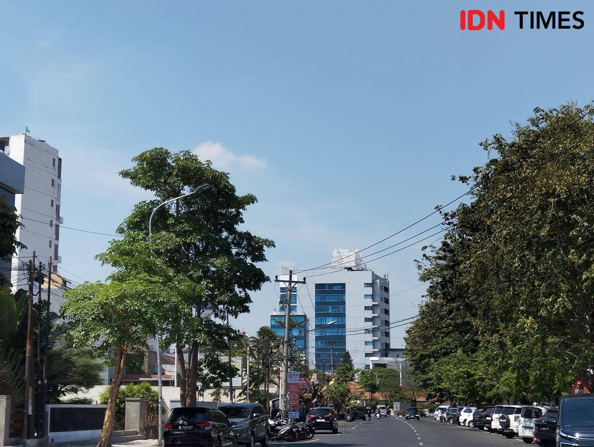 Cuaca saat siang hari di Kota Semarang. (IDN Times/Dhana Kencana)