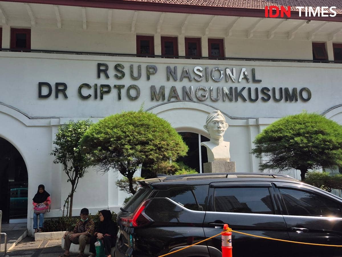 Korban Bentrokan Jalan Tambak Belum Dimakamkan, Masih di RSCM