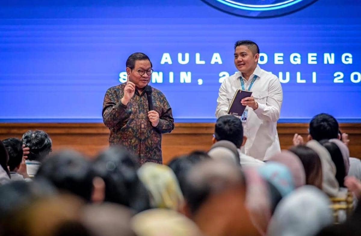 Gubernur DKI Jakarta, Pramono Anung, menemui Sekretaris Kabinet , Teddy Indra Wijaya.