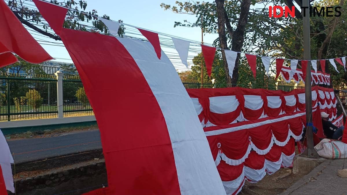 Jelang HUT RI, Pedagang Bendera di Makassar Mulai Buka Lapak