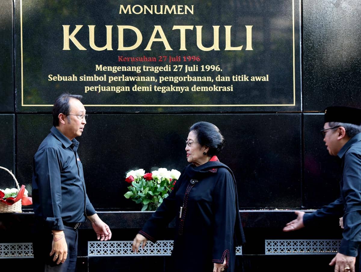 Megawati Resmikan Monumen Kudatuli di DPP PDIP