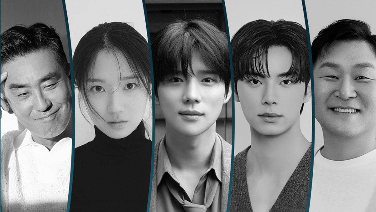 Para pemeran drama Korea The Miracles of the Namiya General Store berpose bersama dalam foto promosi Disney+.