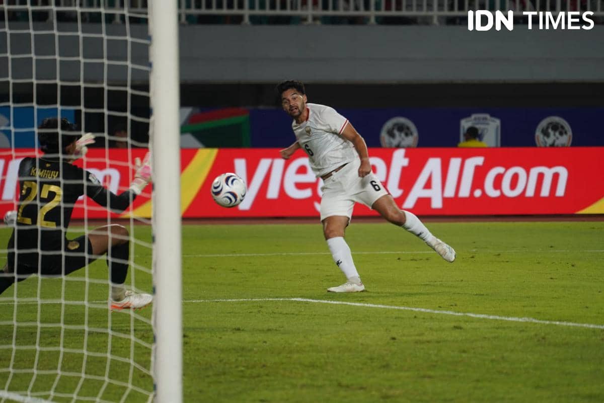 Timnas Indonesia Cukur Kamboja, Mitchell Baker Hattrick