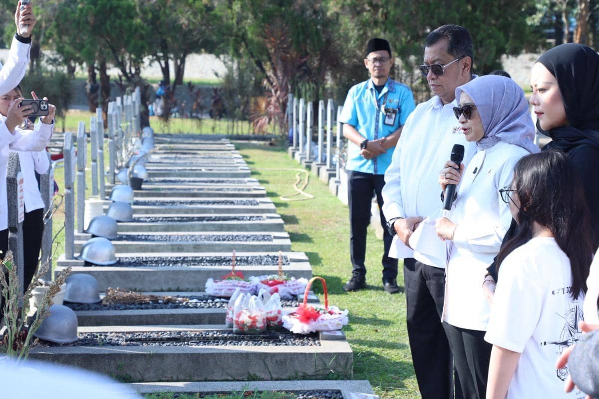 Peringati HUT Ke-67, Menpan RB Ziarah ke TMP Kalibata