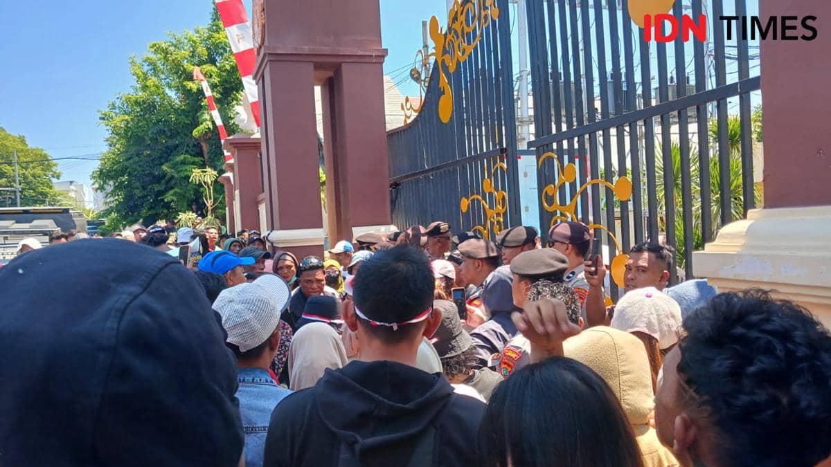 Kerap Jadi Korban Kebijakan, Pedagang Pasar Bersehati Manado Demo