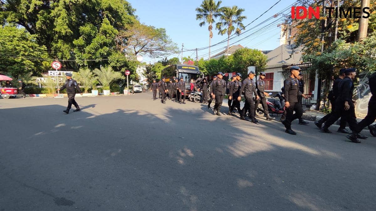 Polisi Turunkan 2 Kompi Personel Jaga Jalan Tambak Pascabentrok