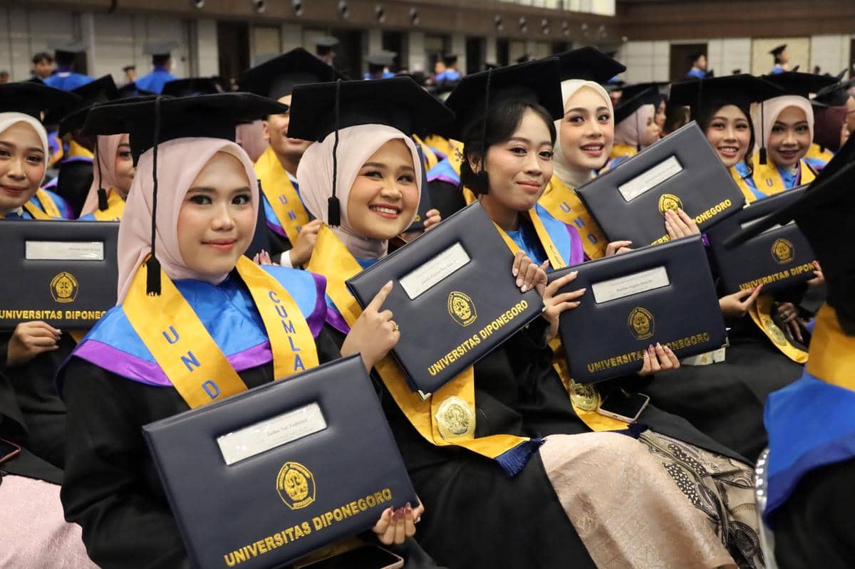 undip, wisuda