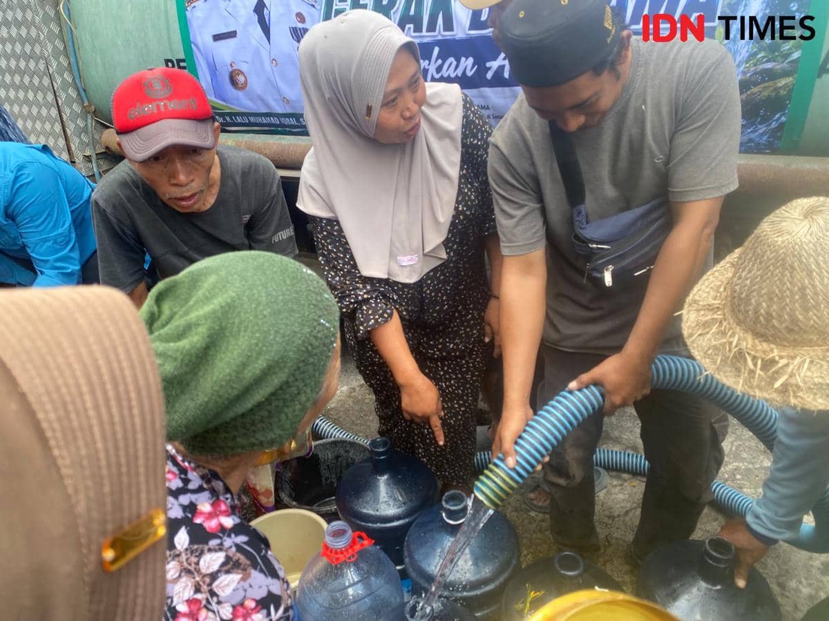 Krisis Air Bersih, Warga Lombok ini Terpaksa Mandi dan Wudu di Sungai