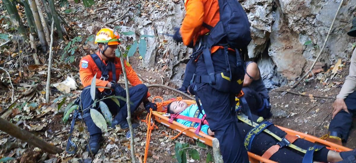Enam Mahasiswa KKN Dievakuasi usai Kelelahan saat Mendaki di Pangkep