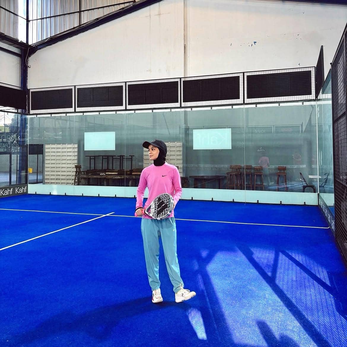 referensi outfit olahraga hijab ala Tantri Namirah 