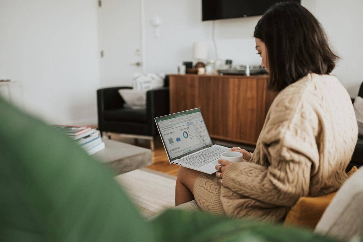 Sering Bawa Laptop Kantor ke Rumah? Waspadai 4 Sindrom Berbahaya Ini!