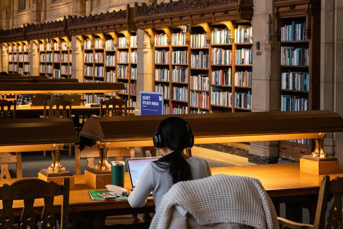 Kuliah Bebas Tes Mahal! Tips Tembus Beasiswa S1/S2 Tanpa TOEFL/IELTS