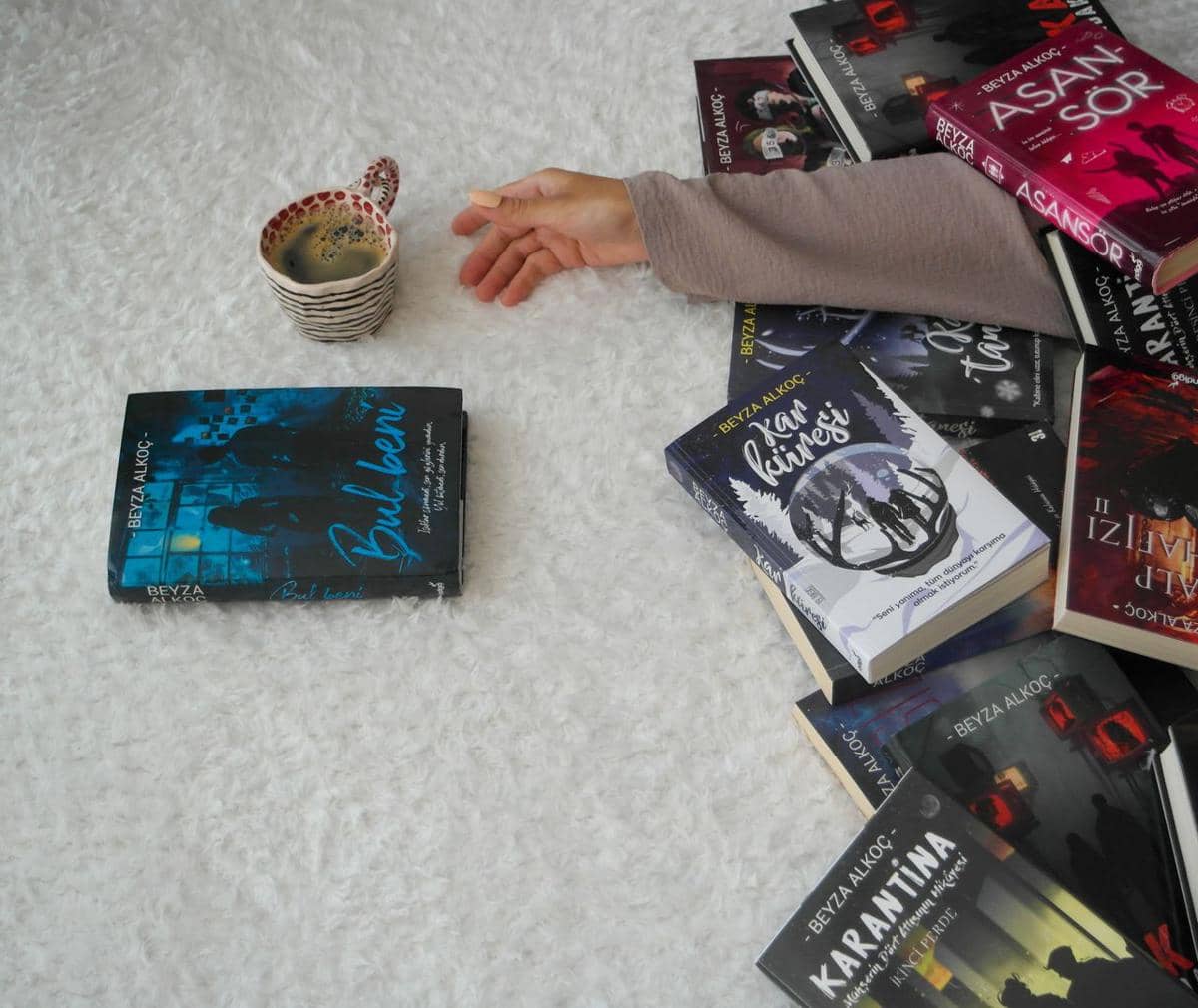 4 Trik Cerdas Berburu Buku Preloved Murah di Threads dan X