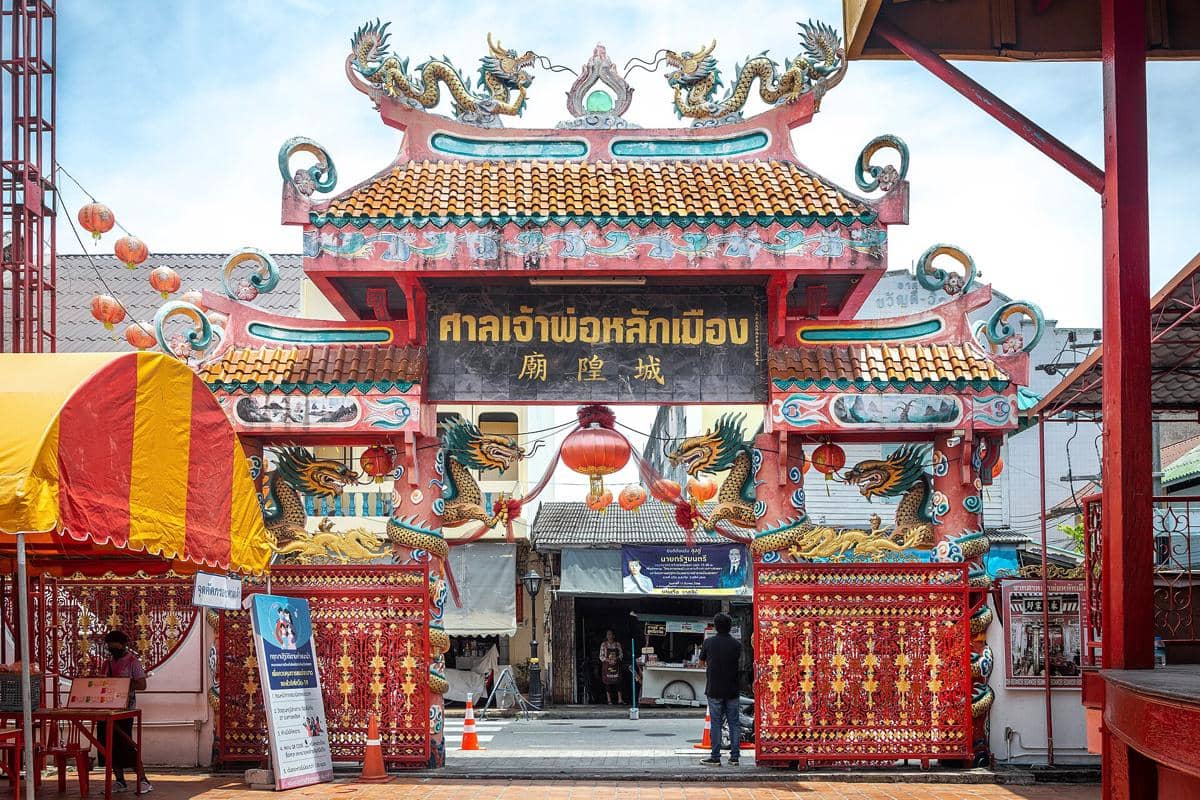 potret gerbang kuil di Songkhla Old Town