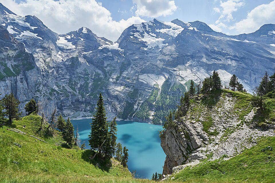 Danau Oeschinen