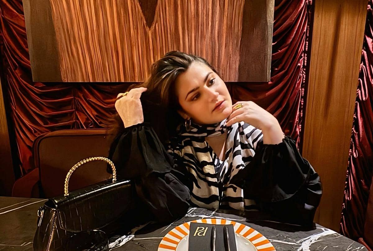 8 Momen Shivaleeka Oberoi Rayakan Ulang Tahun, Romantis Bareng Suami