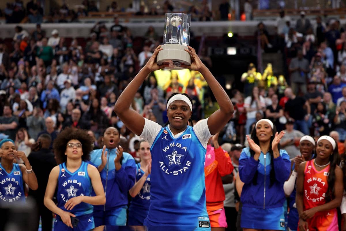 Jonquel Jones, Pemain WNBA Pertama dengan 4 MVP Berbeda